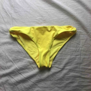  - Bikiniunderdel, oanvänd