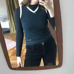  - Svart linne från champion 🌹Väldigt stretchigt så passar nog bra M-L