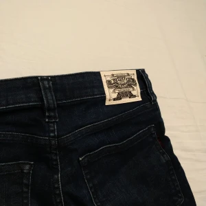  - Shorts from Crocker, size 29 I would say correspond to S / M, I have M in the usual cases but they are a little too small. Very good fit, however, when I used them + as a new condition! Cut off myself and folded up with a safety pin on the sides, free to remove and sew yourself a few stitches! ❤️