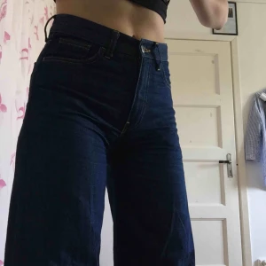  - Säljer dessa svin snygga vintage jeansen från 90 talet, liknar weekdays Ace modell och sitter super fint på!!
