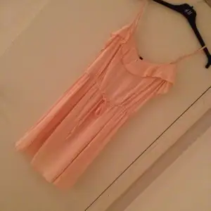 Söt rosa klänning ifrån H&M 
