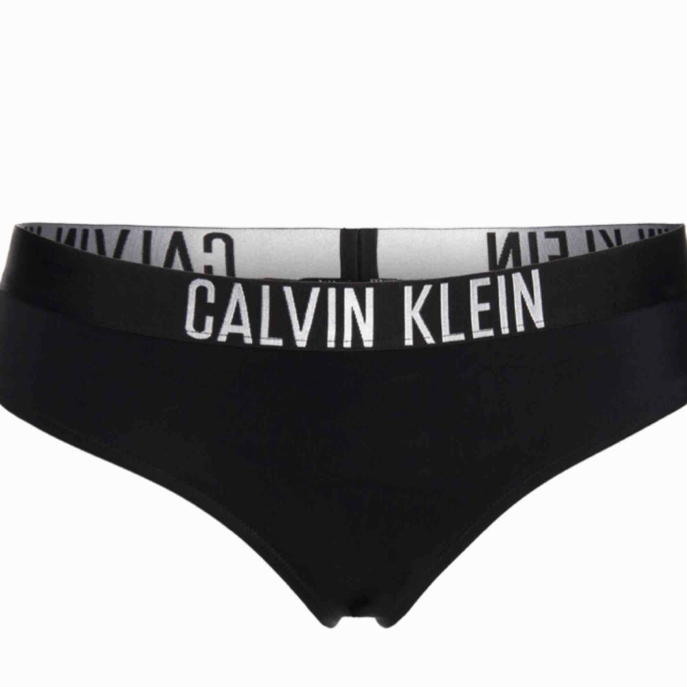 Aldrig använda Calvin Klein bikinitrosor. Endast provade utanpå underkläder. Säljes pga fel storlek. Frakten står jag för! ✨. Övrigt.