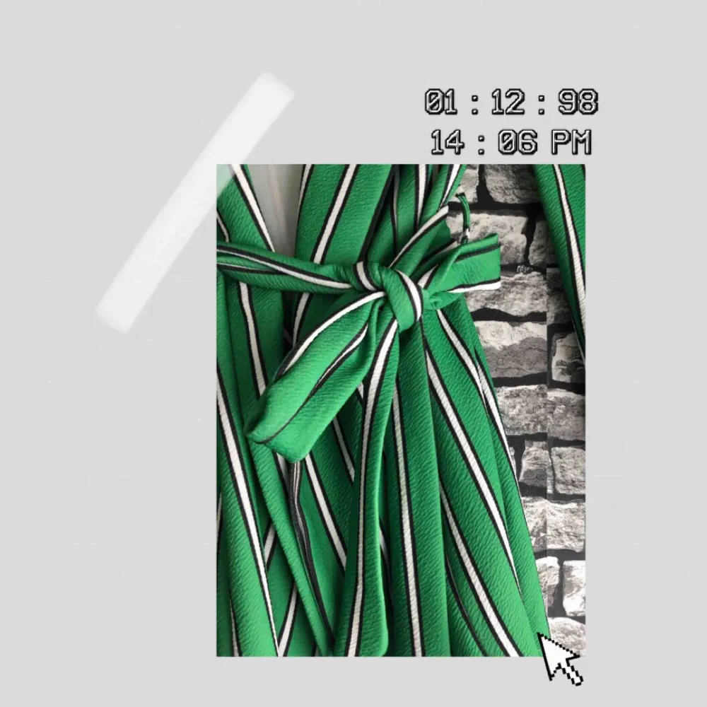 En grön randig tröja/cardigan som går att knyta i storlek 36. Plagget kommer från en online-shopping app, Plick. För fler bilder går det bra att fråga :) Frakten ingår i priset. Kan mötas upp i Göteborg. . Toppar.
