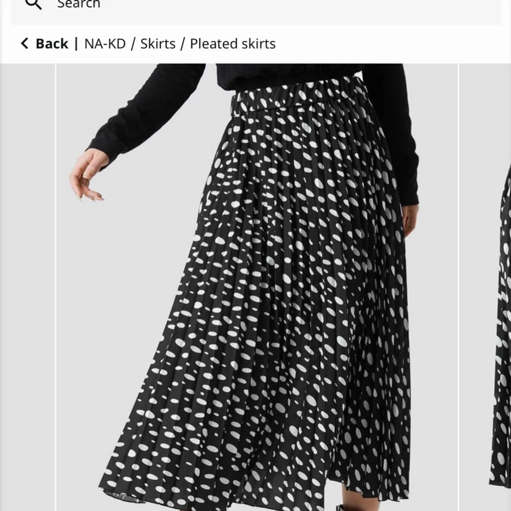 Super fin kjol från NA-KD en aningen kortare än den på bilden men inte mycket. Oanvänd pågrund av fel strl. Köpt för 399kr säljes för 150 + frakt💕. Kjolar.