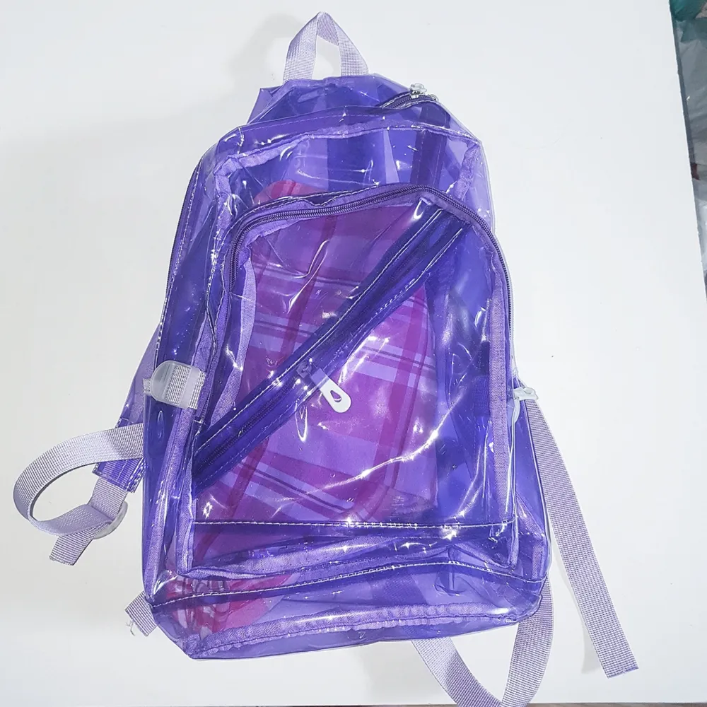 Supercool transparent ryggsäck i plast. Frakt tillkommer på 55 kr eller 63 spårbart ❣. Väskor.
