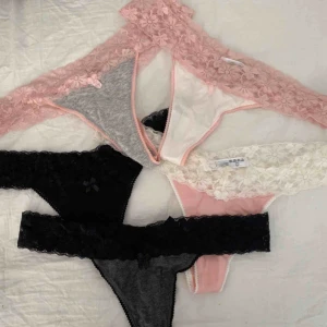  - Mina favvisstring ifrån primark! Råkade köpa fel storlek, skulle ha XS men blev L (fråga inte hur) så de är givetvis oanvända. Endast uttagna ur förpackning för det skulle ta mindre plats i resväskan. Säljer alla för 60 kr + 40 kr frakt