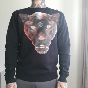  - 3D Panther tröja i fint skick ifrån Marcelo Burlon County of Milan. 
