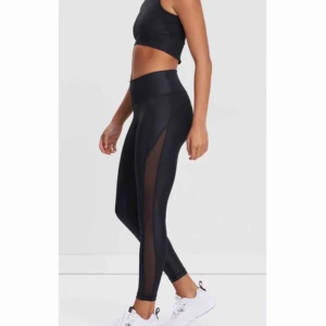 Adidas tights - Adidas climalite tights inspired by Stella McCartney. Storlek XS. Aldrig använda.  Köparen står för frakt. 