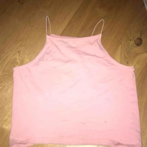  - Linne. Väl använd men bra skick. Barnstorlek nen passar för stl s. Fraktar endast (18kr frakt). Betala med swish