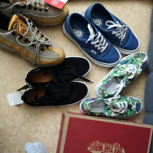  - Olika skor, Nike vans och hm. alla i jättebra skick, 3 av dessa helt oanvända 