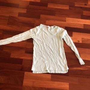  - En fin XS tröja 