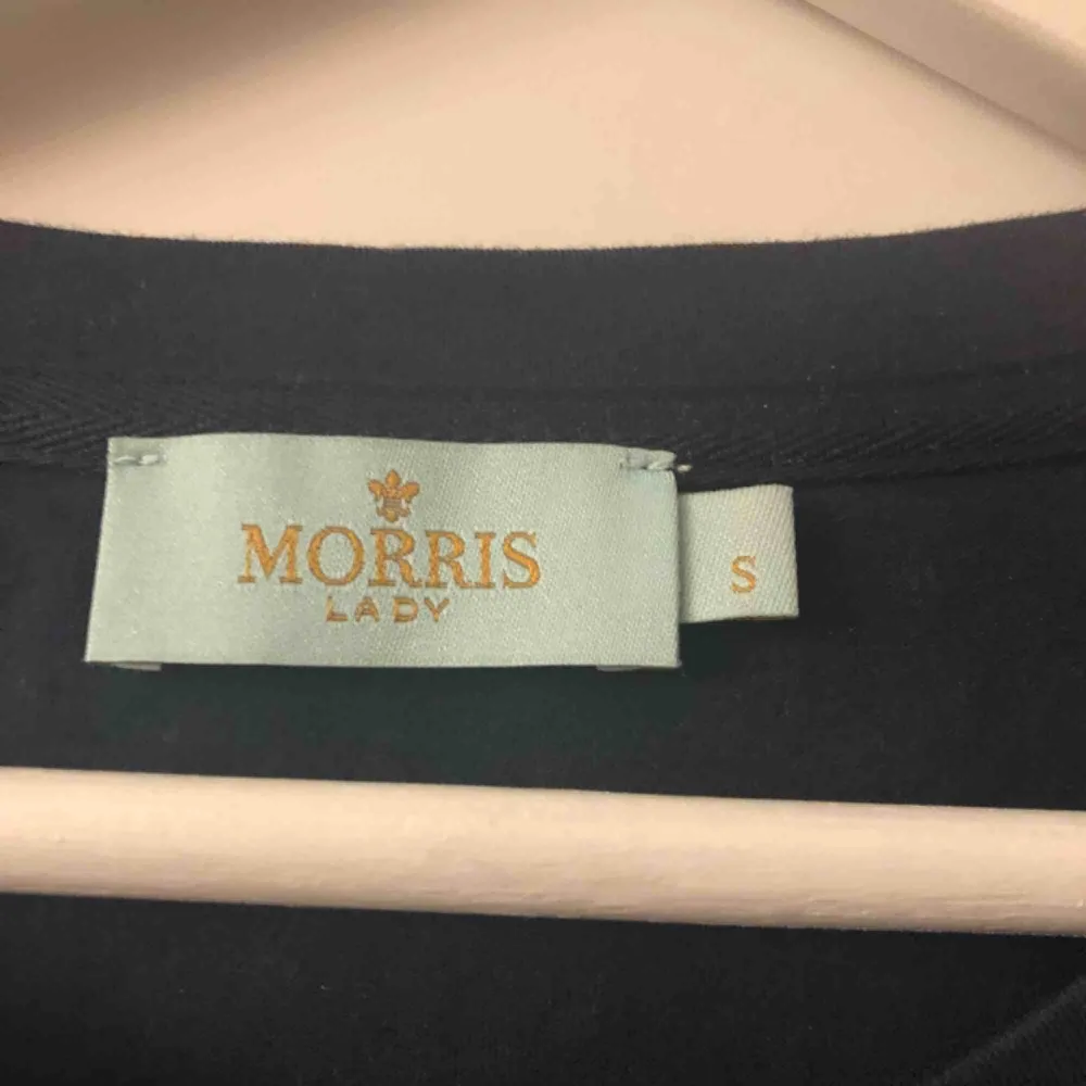 Tshirt ifrån Morris i stl S, använd en gång. Pris kan diskuteras, frakt tillkommer. T-shirts.