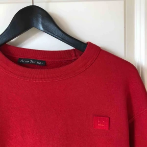  - Nypris 1800kr. Stor i storleken passar mig som har S i vanliga fall