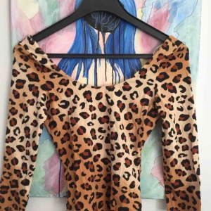  - Leopard topp från Monki , använt bara en gång .