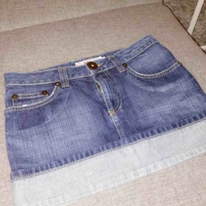 - Väldigt kort jeanskjol! aldrig använt den men den har legat i min garderob ett bra tag nu 