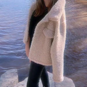 Teddy jacka  - Säljer denna sköna jacka nu till vintern, oversize 