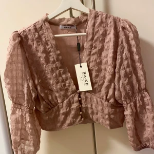 Nakd topp  - Supersöt topp ifrån NAKD helt oanvänd så nyskick, storlek 36💗 150kr ink frakt 