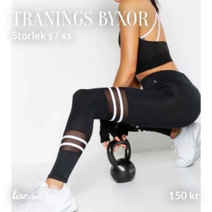 Tränings byxor  - Snyggt och helt oanvänd kom priv vid frågor och intresse frakt tillkommer 🥰🥰