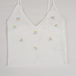 Linne - Suppersött linne som tyvär är för litet för mig. Storlek M men känns mer som S. Aldrig använd 🤩  kan mötas upp i stan eller frakta😊