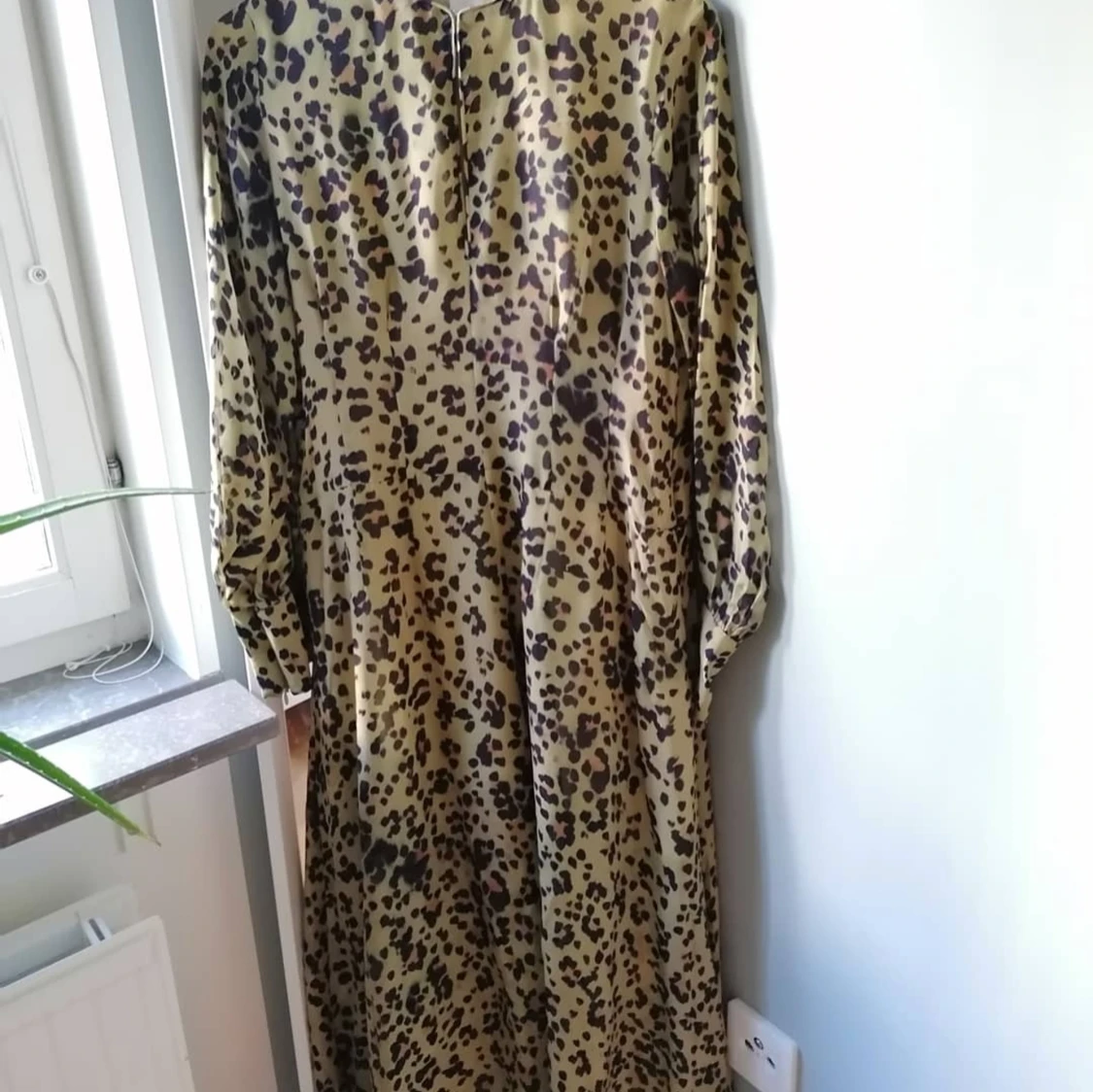 Sidenklänning med leopardprint  - 90