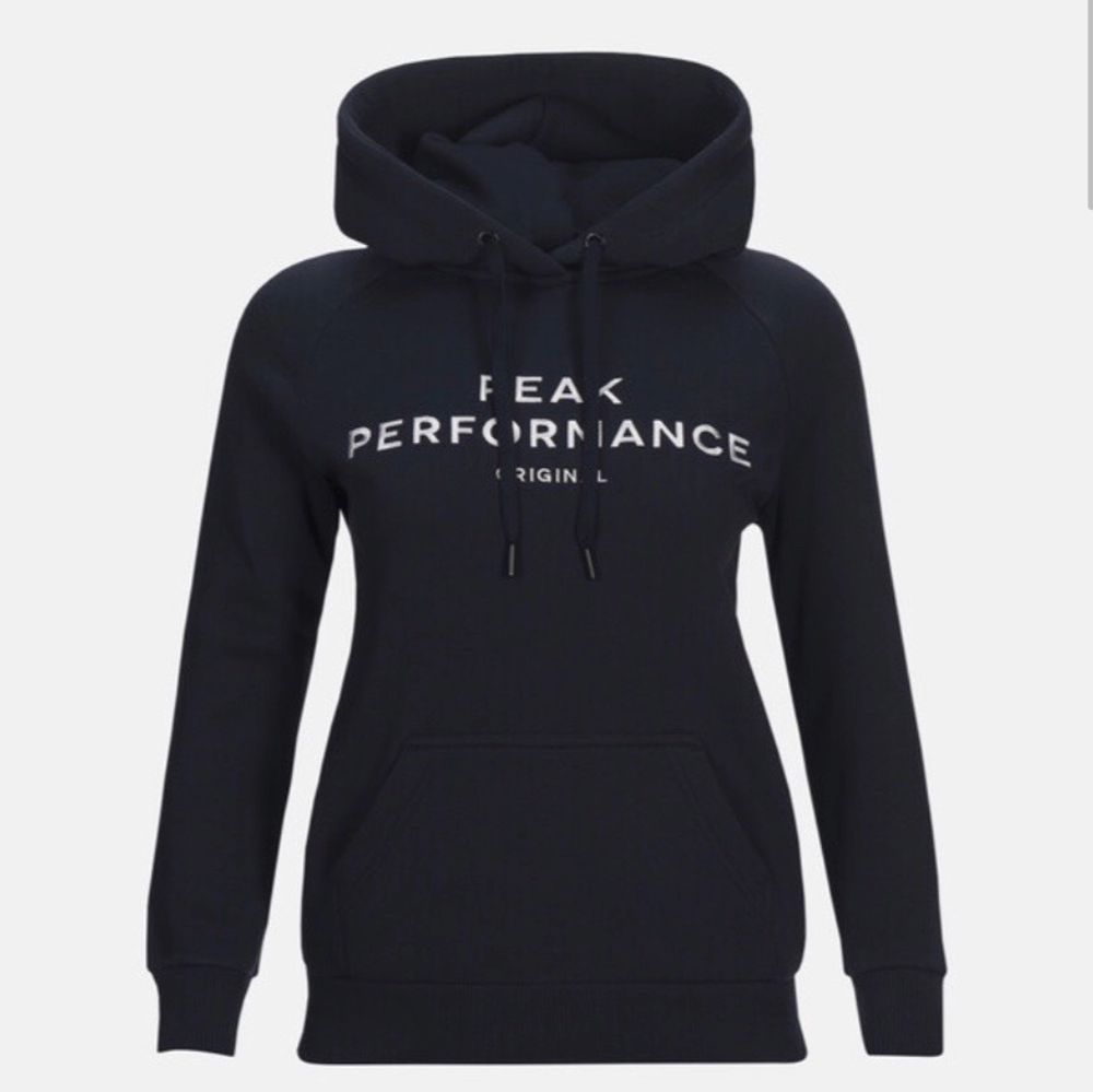 Säljer min marinblåa Peak Preformance hoodie i storlek M ✨ använd två gånger och är precis som ny ✨ finns på fler sidor, frakt tillkommer. Huvtröjor & Träningströjor.