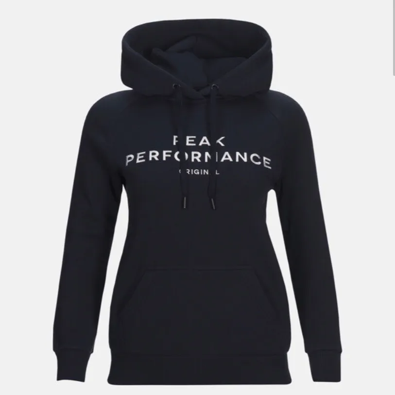 Säljer min marinblåa Peak Preformance hoodie i storlek M ✨ använd två gånger och är precis som ny ✨ finns på fler sidor, frakt tillkommer. Hoodies.