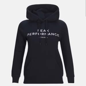 Säljer min marinblåa Peak Preformance hoodie i storlek M ✨ använd två gånger och är precis som ny ✨ finns på fler sidor, frakt tillkommer