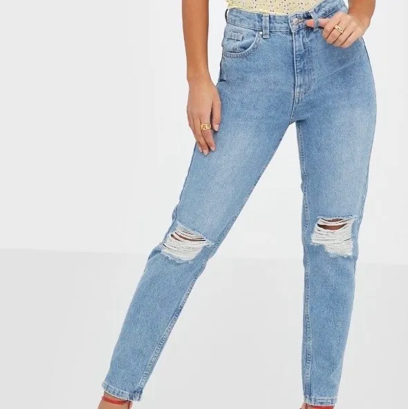 Mom jeans för små på mig. Jeans & Byxor.