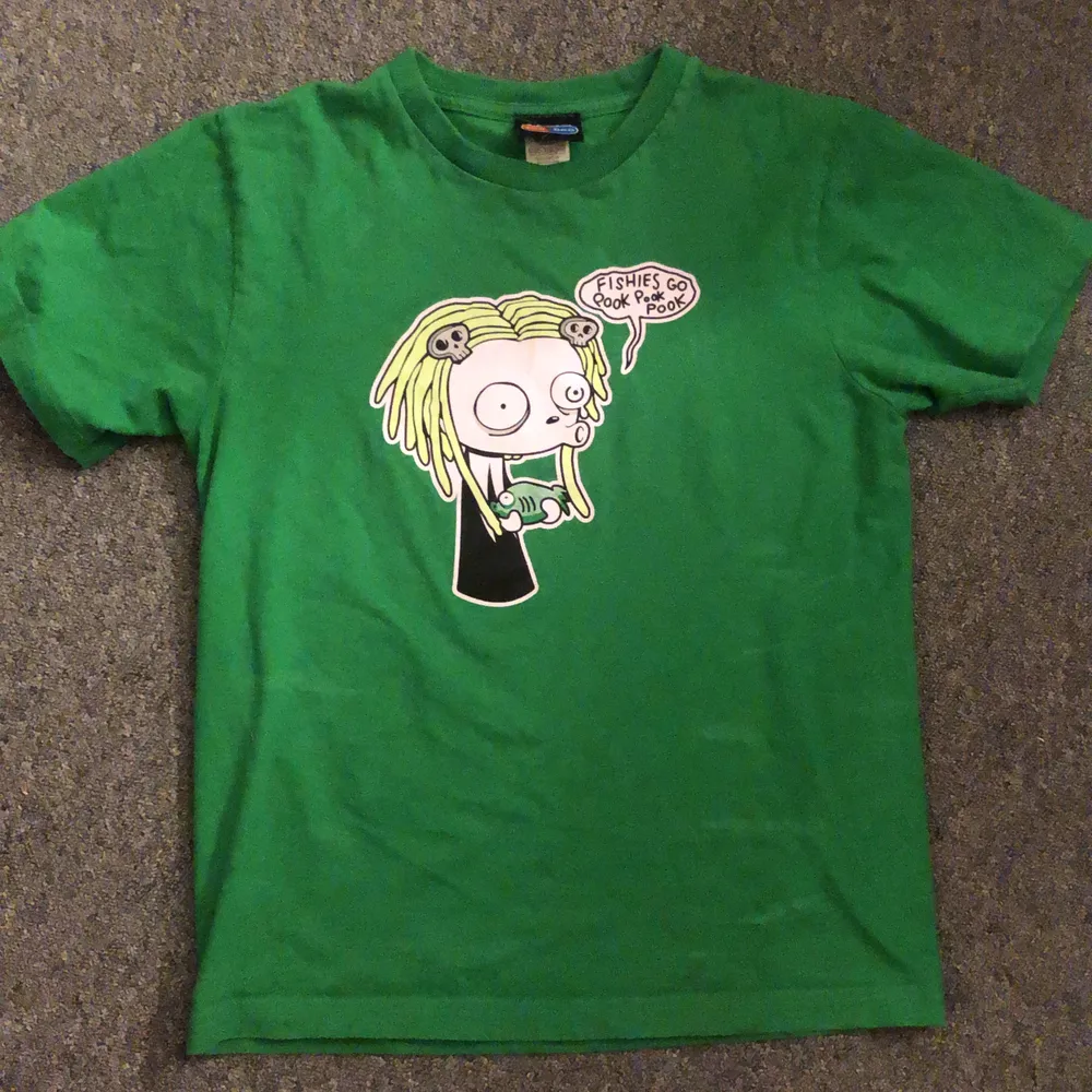 Skitcool grunge/skate t-shirt som ja köpt på secondhand med bra kvalitet! Säljer då den inte kommer till så mycket användning🙌. T-shirts.