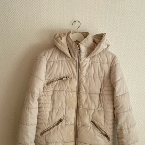 Storlek M  - Jacka från Zara 