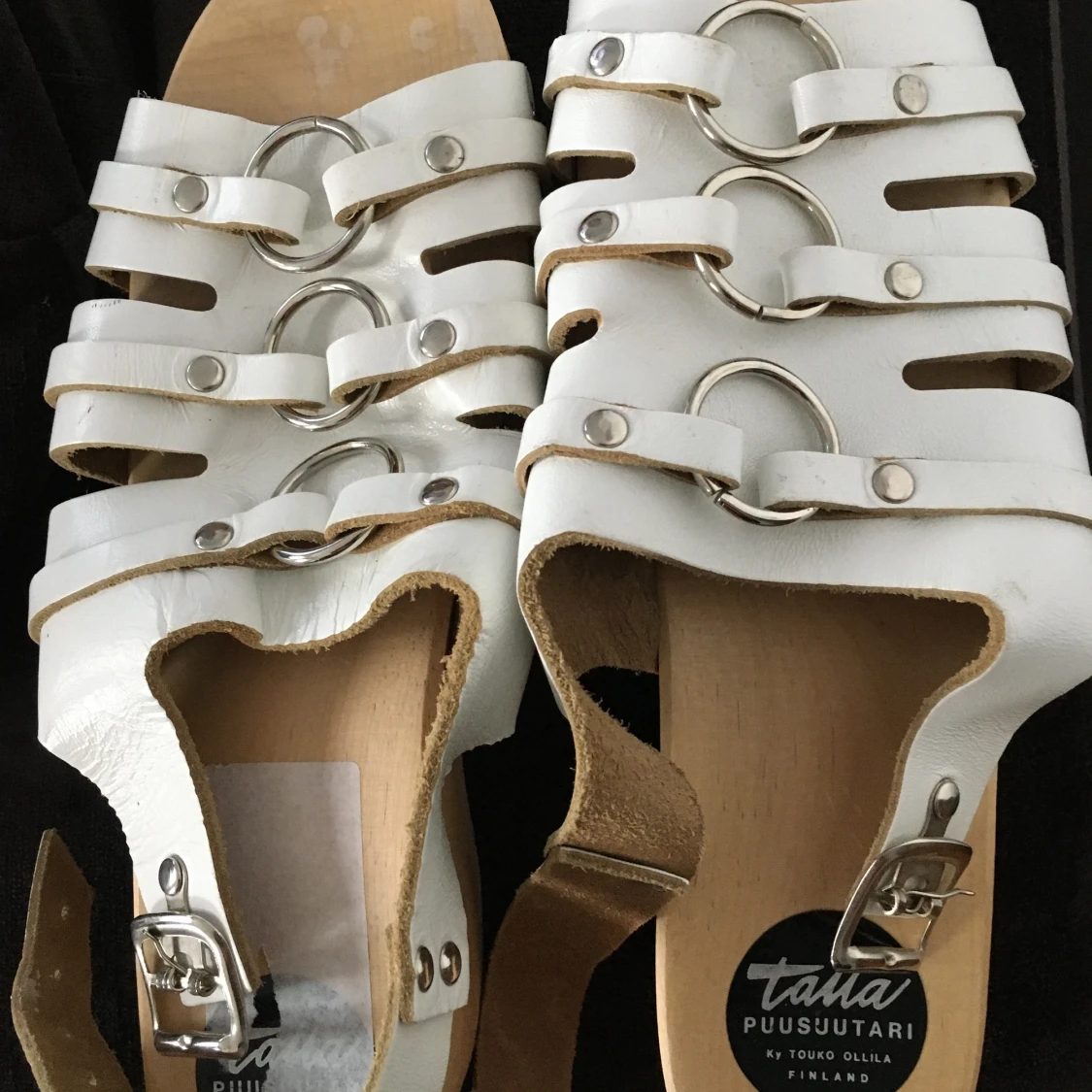 Ny läder och trä skor i stl 39