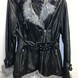 Läderjacka - Säljer läderjacka! Mycket fint skick. Storlek S/M