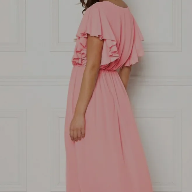 Lång rosa elegant klänning i storlek XS. Använd endast 1 gång. Fortfarande ny.                           Bud från  👉 100 kr  avslutas på måndag 🥰. Klänningar.