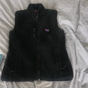 Sweet skbts väst - Aldrig använd, storlek M. Högst bud vinner