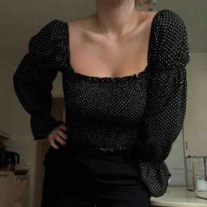  - Smockad topp använd kanske 2 gånger 