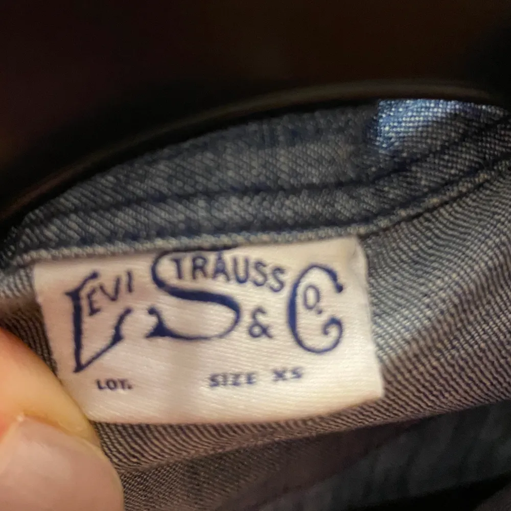 Endast prövad skjorta från Levis. Nyskick. Storlek XS.. Skjortor.