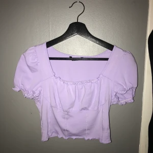 Purple crop top - Fin pastell lila crop top från shein i storlek S💜