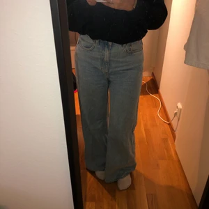 vidajeans  - jeans från weekday i modellen ace W28 L30. Använda ett fåtal gånger. 