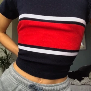 Topp Brandy Melville - Dösnygg topp från Brandy, Knappt använd, säljs pga Behöver Pengar :/