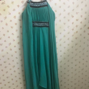 Balklänning  - Använd 1 gång. 