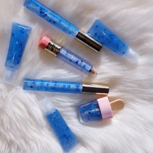 Fiji Lipgloss  - Lipgloss, wand tuber/behållare - 50kr, squeeze tuber-37kr, ice cream tuber- 27, penna tuber- 27, FRAKT 15kr. Innehåller cocosolja, E vitamin och peppermint smak. ❌Penna tuber slutsåld ❌
