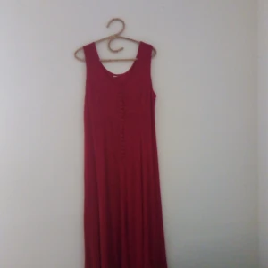 LÅNGKLÄNNING IFRÅN HUMANA - Tyvärr tyvärr tyvärr kommer den inte till användning. Säljer för inköpspris