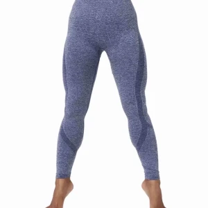 Träningtights - Jätte fina seamless träningstights som är använd fåtal gånger, bild nummer 2 är väldigt suddig då bilden är tagen från en video!! Men bara att fråga om ni vill ha fler bilder på dom💕💕