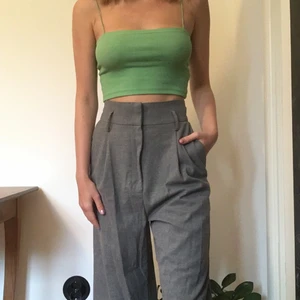 Kostymbyxor - Vida kostymbyxor från hm. Säljer då de är för stora för mig i midjan. Aldrig använda 