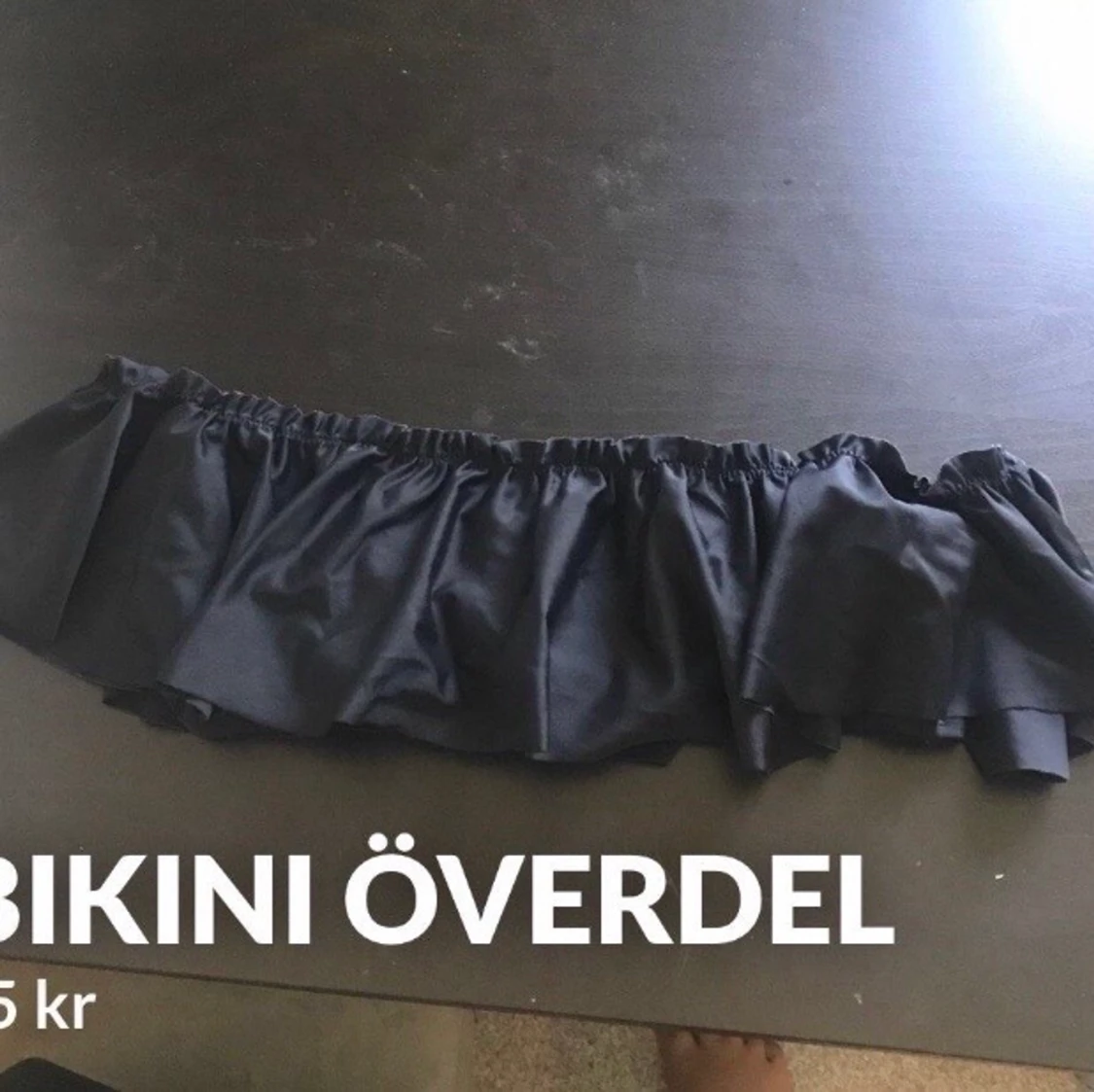  Svart bikiniöverdel 
