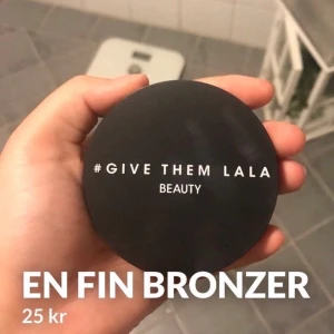 Bronzer - En fin bra om sexualitet mörk för mig använt en gång inga skador eller nånting på den💕