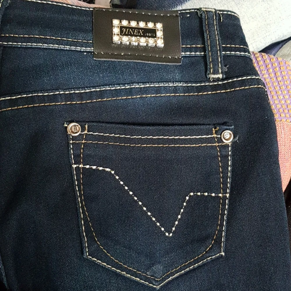 Så mjuka och lena jeans. Som nya då de bara är testade!  39 cm tvärs över. Raka i benen.. Jeans & Byxor.