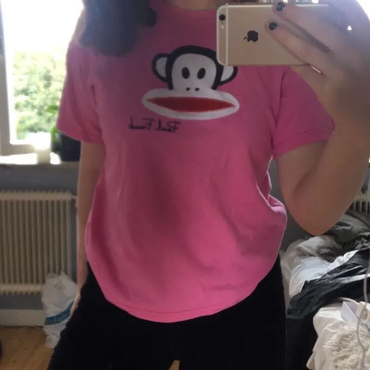 rosa paul frank t-shirt jag köpt på second hand för ett tag sen. Jätteskönt material och supersöt tröja. Porto står på köparen❤️. T-shirts.