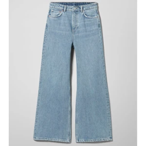 Weekday Ace jeans - Säljer mina ace jeans i färgen san fran blue. Jeansen är enbart testade, har alltså inte använt de! (De andra två bilderna är mina, kan skicka fler bilder men skriv privat isåfall) 440kr inkl frakt!