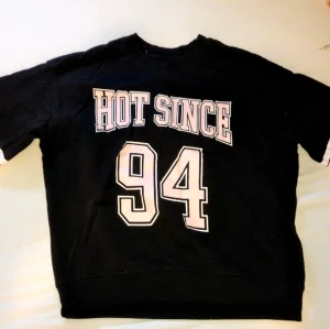 Hot since 94 Genser - Den er fin og mykt stoff inni